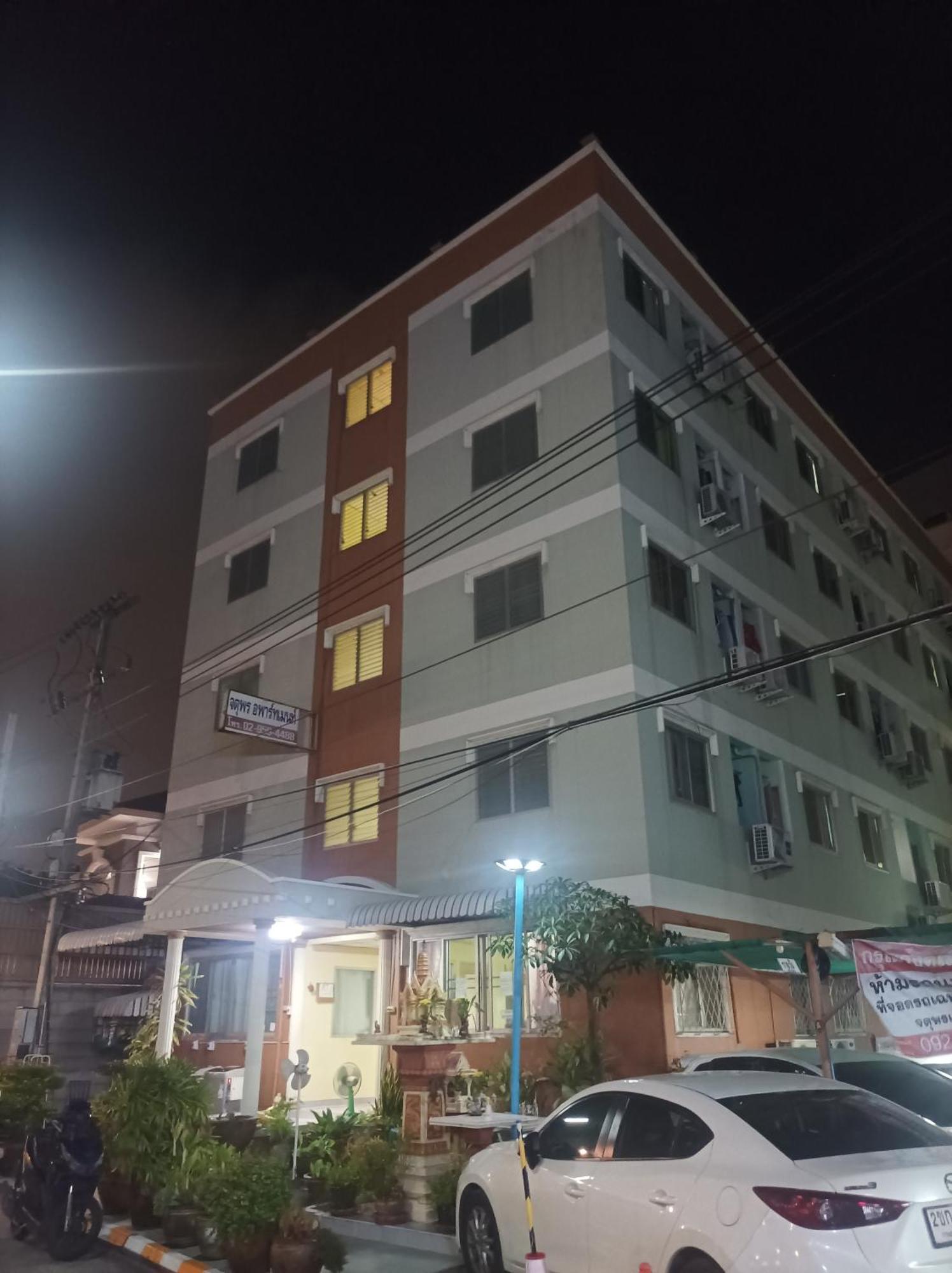 Jatuporn A3 Apartment Rangsit Bagian luar foto